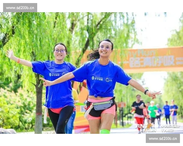 小学生校园跑步比赛激发勇气与团队精神的精彩瞬间展示盛况全记录